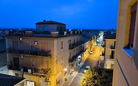 Marconi Rooms And Apartaments